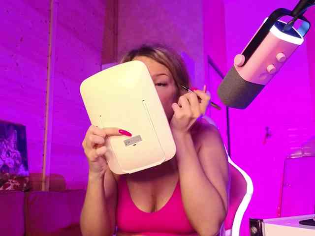 Findom_Lady_Shine webcam