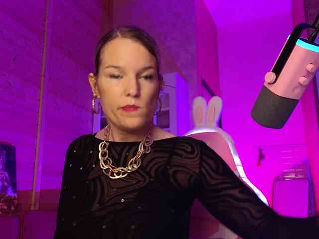 Findom_Lady_Shine webcam