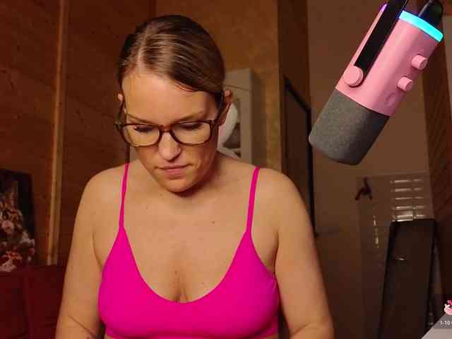 Findom_Lady_Shine webcam
