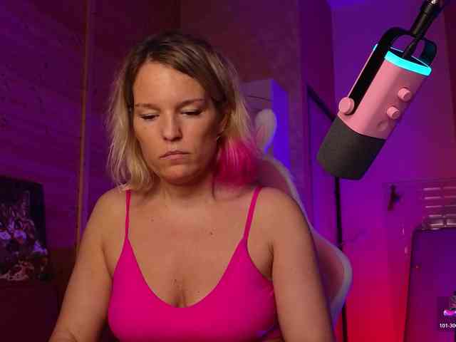 Findom_Lady_Shine webcam