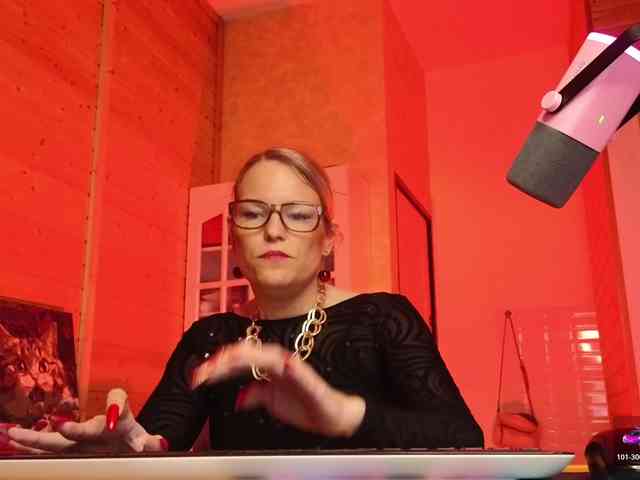 Findom_Lady_Shine webcam