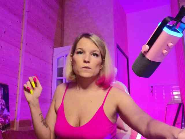 Findom_Lady_Shine webcam