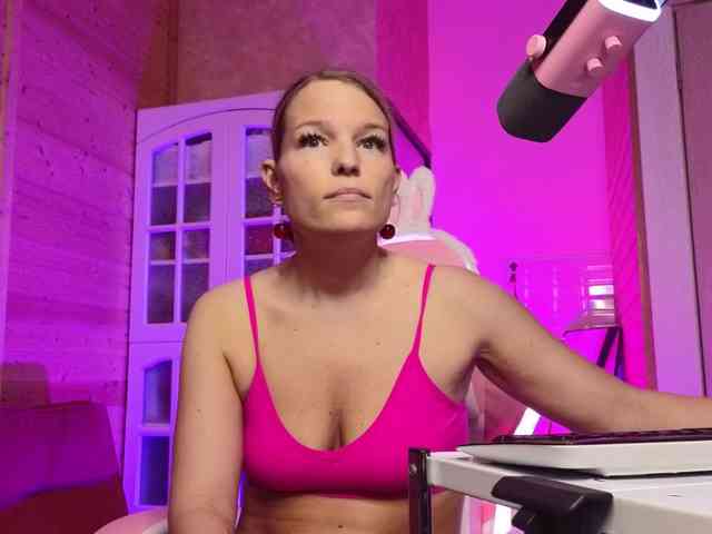 Findom_Lady_Shine webcam