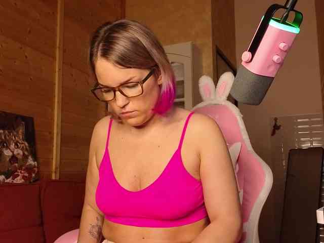 Findom_Lady_Shine webcam