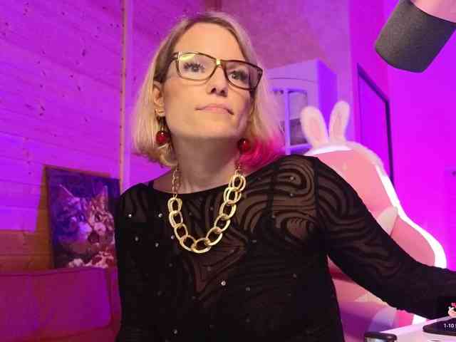 Findom_Lady_Shine webcam