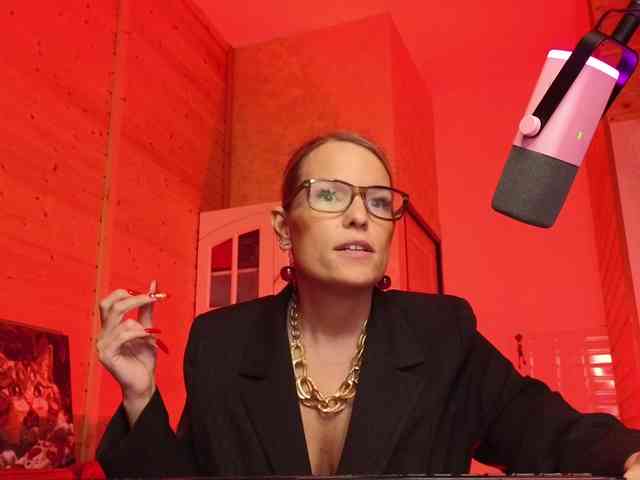 Findom_Lady_Shine webcam