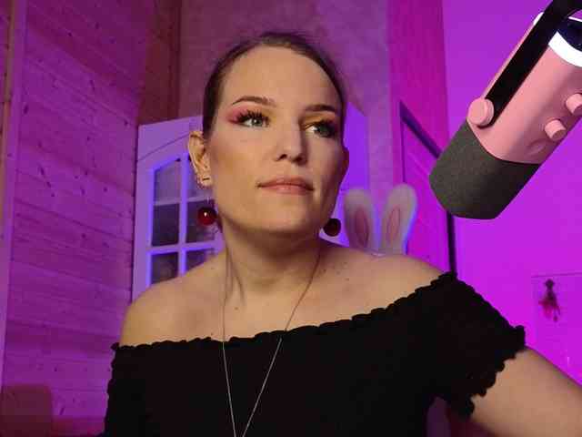 Findom_Lady_Shine webcam