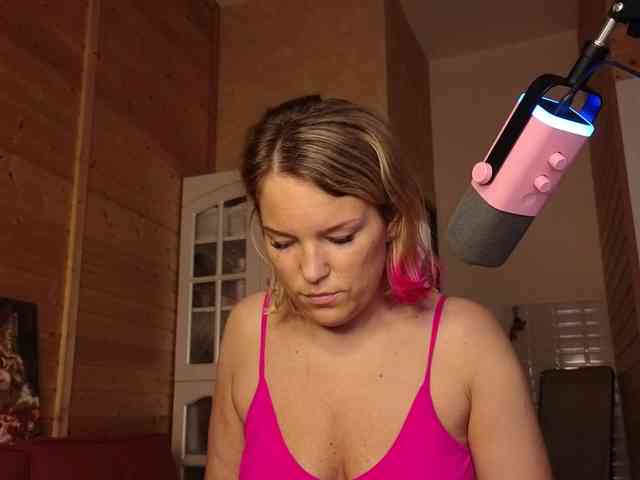 Findom_Lady_Shine webcam