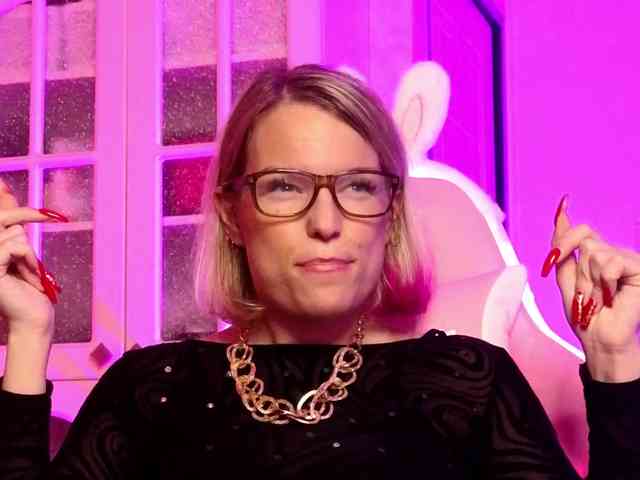 Findom_Lady_Shine webcam