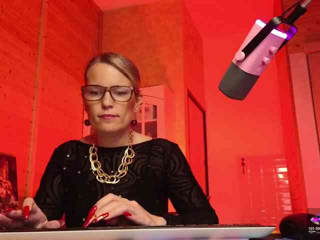 Findom_Lady_Shine webcam