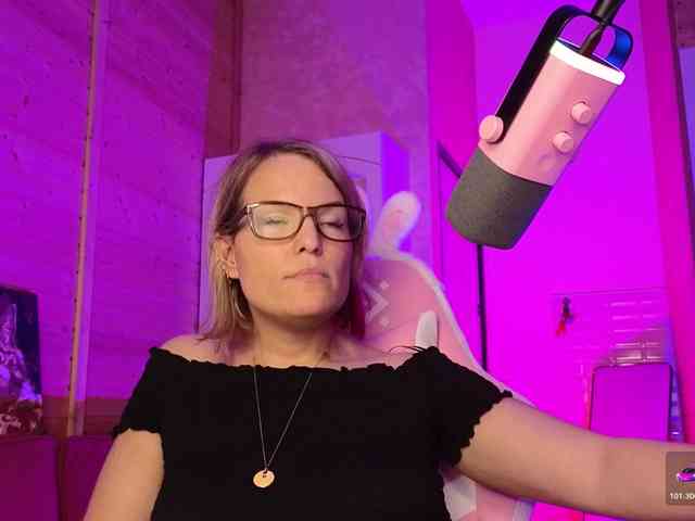 Findom_Lady_Shine webcam