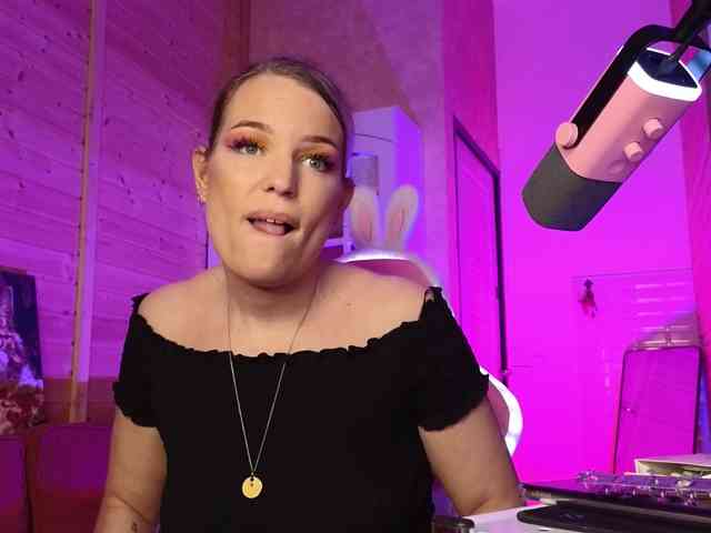 Findom_Lady_Shine webcam
