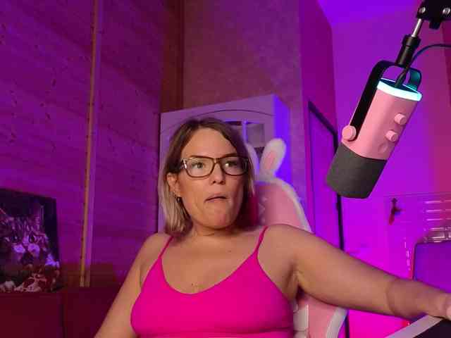 Findom_Lady_Shine webcam