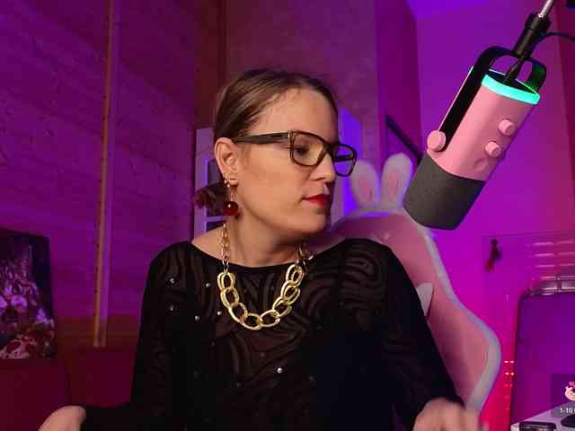 Findom_Lady_Shine webcam