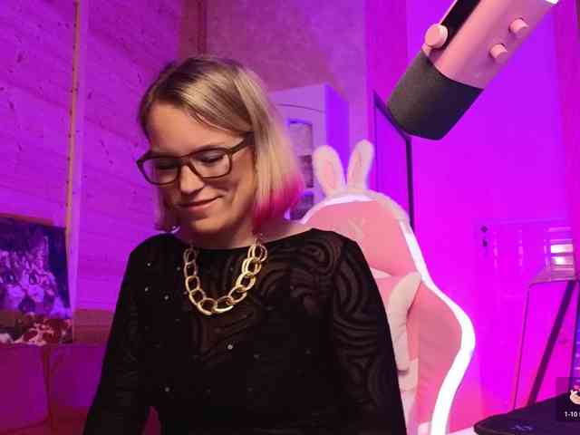 Findom_Lady_Shine webcam