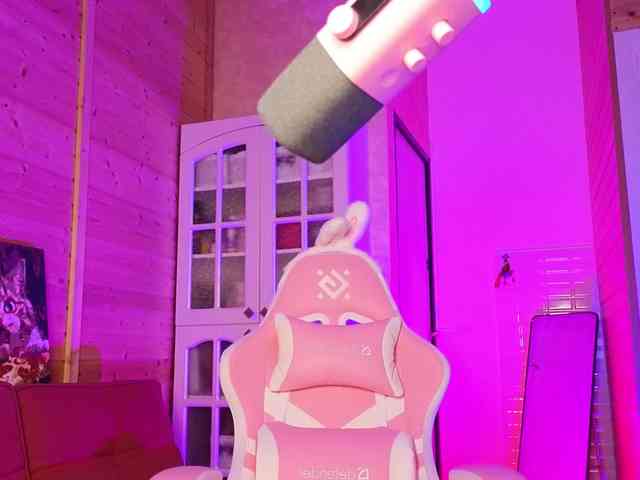 Findom_Lady_Shine webcam