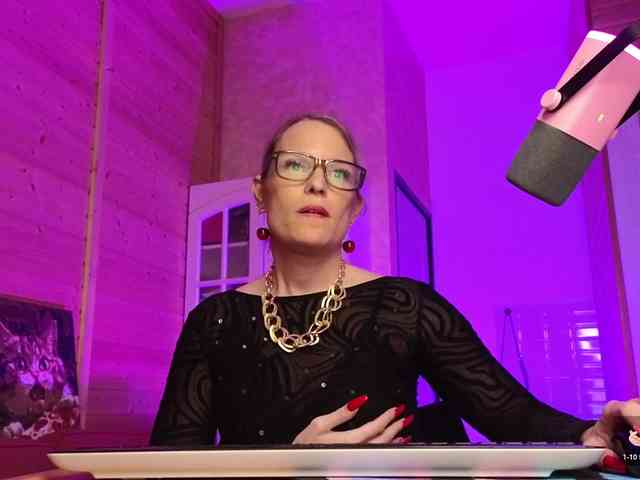 Findom_Lady_Shine webcam