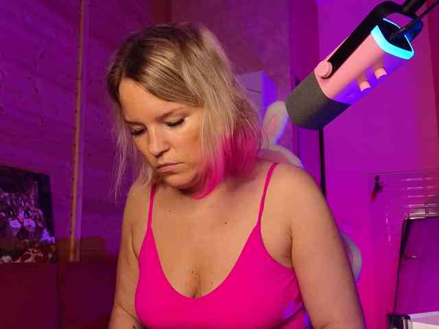Findom_Lady_Shine webcam