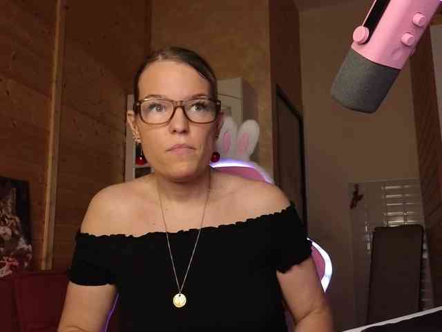 Findom_Lady_Shine webcam