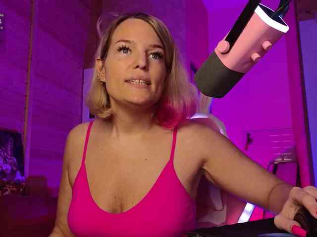 Findom_Lady_Shine webcam