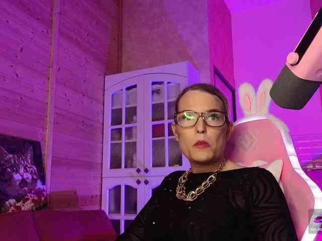 Findom_Lady_Shine webcam