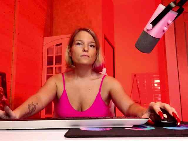 Findom_Lady_Shine webcam