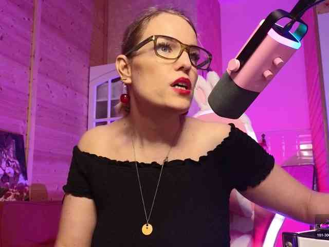 Findom_Lady_Shine webcam