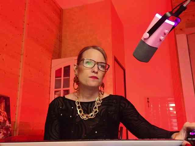 Findom_Lady_Shine webcam