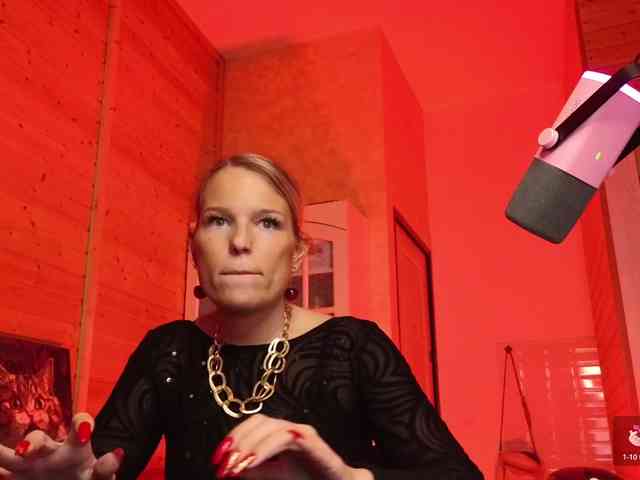 Findom_Lady_Shine webcam