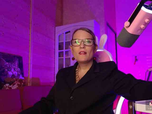 sweeteve050 Live Webcam on BongaCams