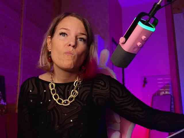 Findom_Lady_Shine webcam