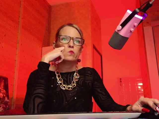 Findom_Lady_Shine webcam