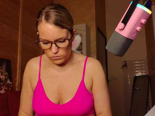 Findom_Lady_Shine webcam