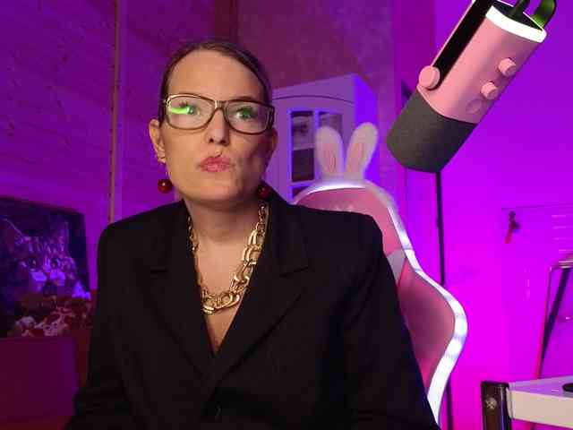 sweeteve050 Live Webcam on BongaCams