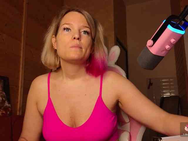 Findom_Lady_Shine webcam