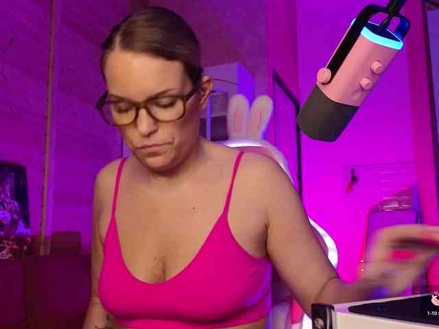 Findom_Lady_Shine webcam