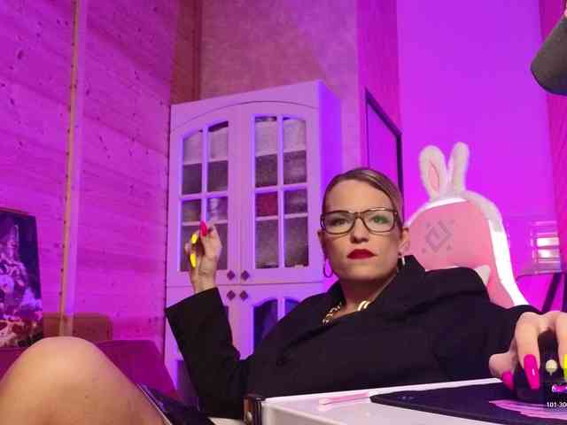 Findom_Lady_Shine webcam