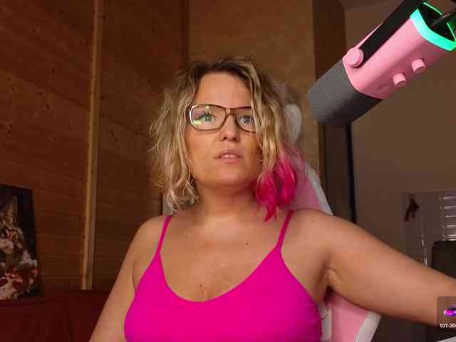 Findom_Lady_Shine webcam