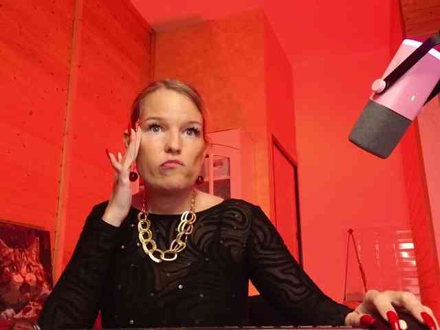 Findom_Lady_Shine webcam