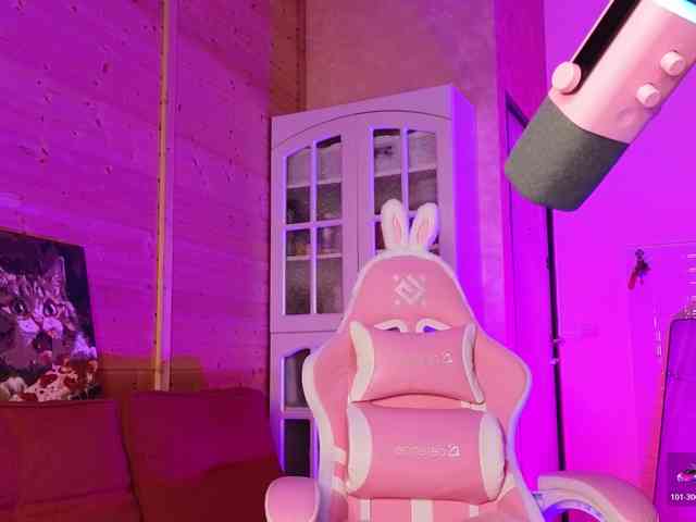 Findom_Lady_Shine webcam