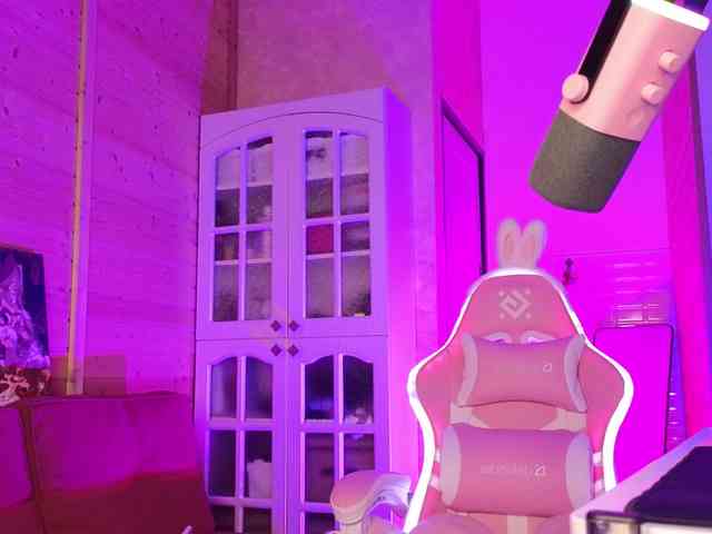 Findom_Lady_Shine webcam