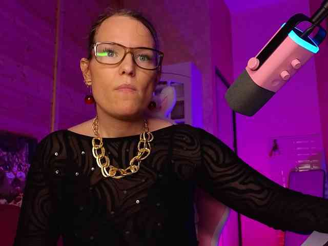 Findom_Lady_Shine webcam