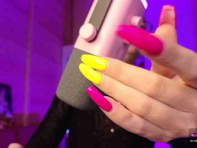 Findom_Lady_Shine webcam