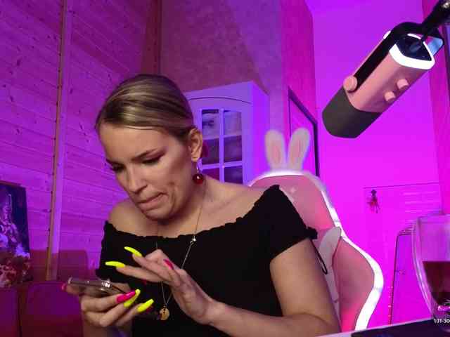 Findom_Lady_Shine webcam