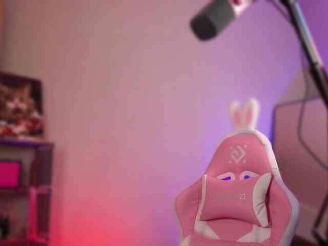 Findom_Lady_Shine webcam