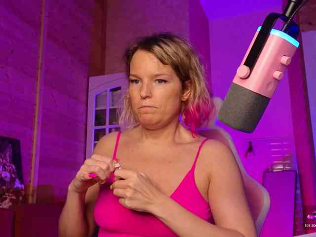 Findom_Lady_Shine webcam