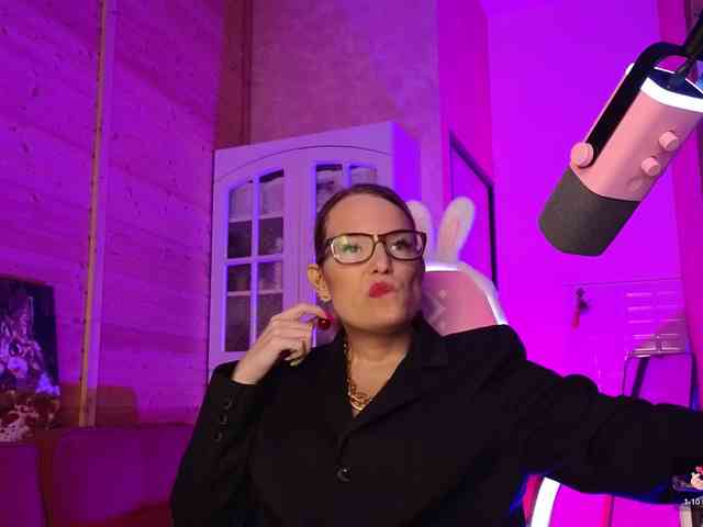 Findom_Lady_Shine webcam