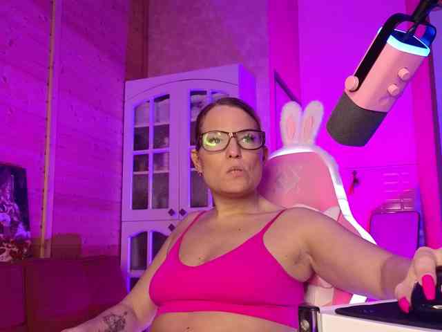 Findom_Lady_Shine webcam
