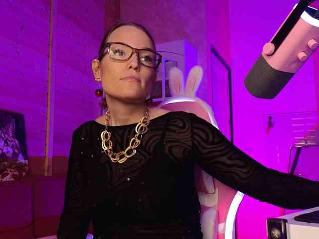Findom_Lady_Shine webcam