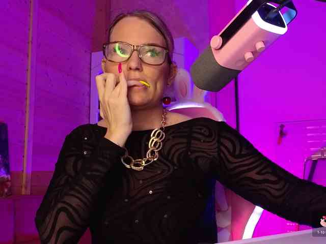 Findom_Lady_Shine webcam